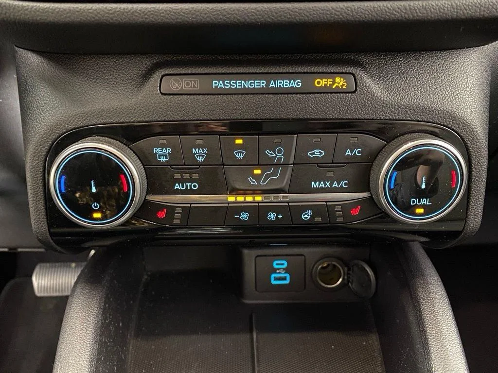 Used 2022 Stone Blue Ford SE image 18