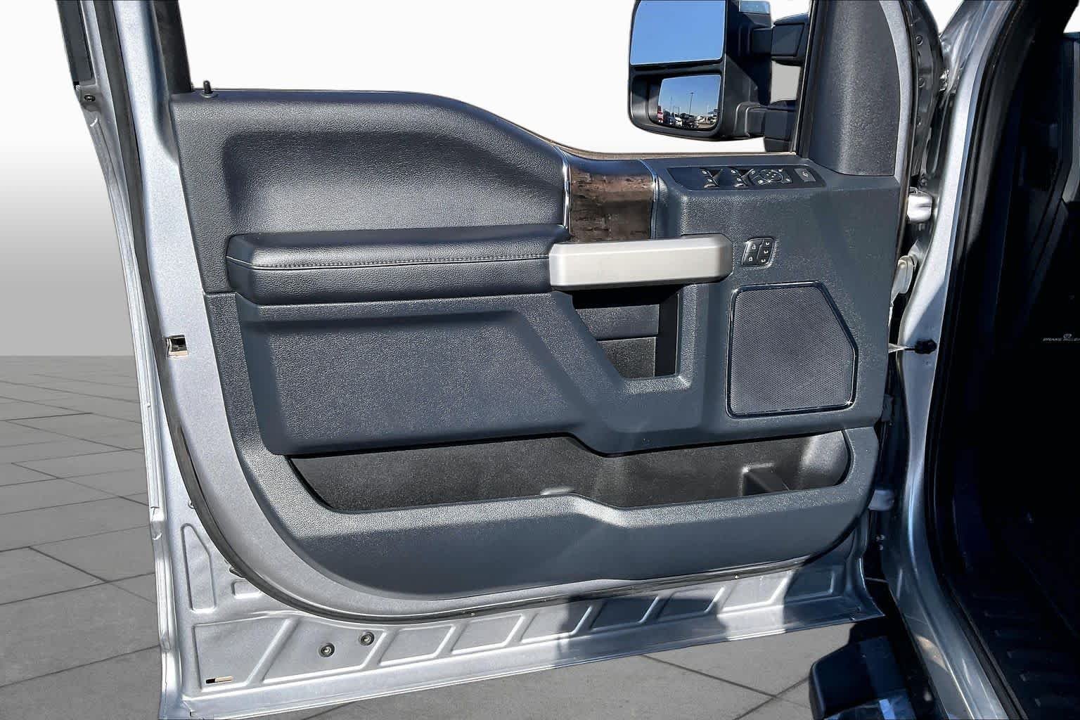 Used 2022 Iconic Silver Metallic Ford LARIAT image 21