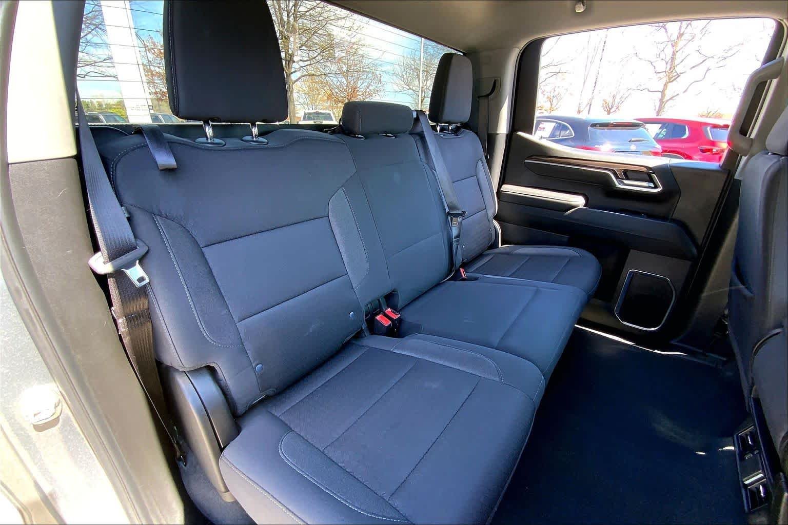 Used 2025 Sterling Gray Metallic Chevrolet LT image 33