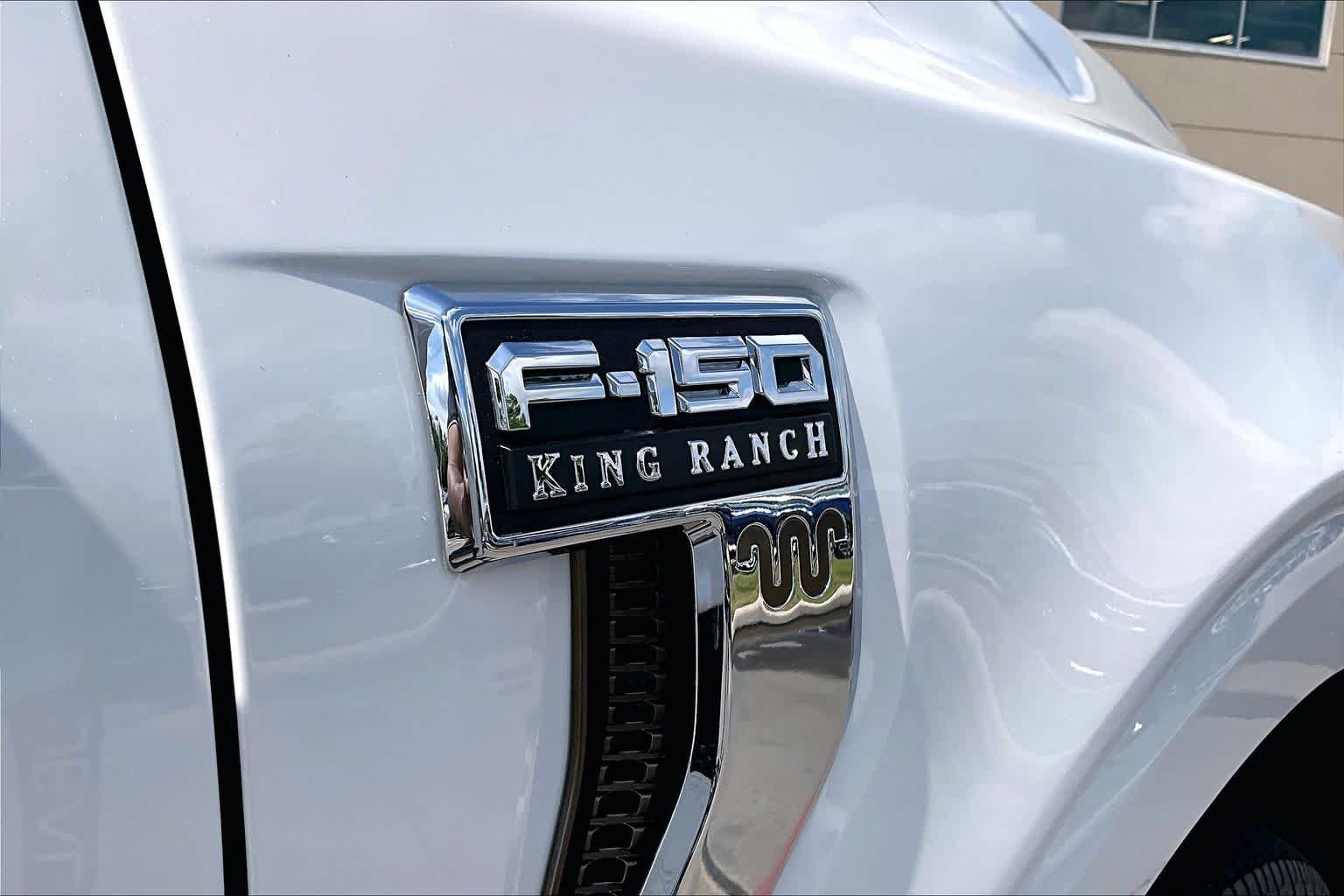 Used 2025 Star White Metallic Tri-Coat/Marsh Gray Ford King Ranch image 30
