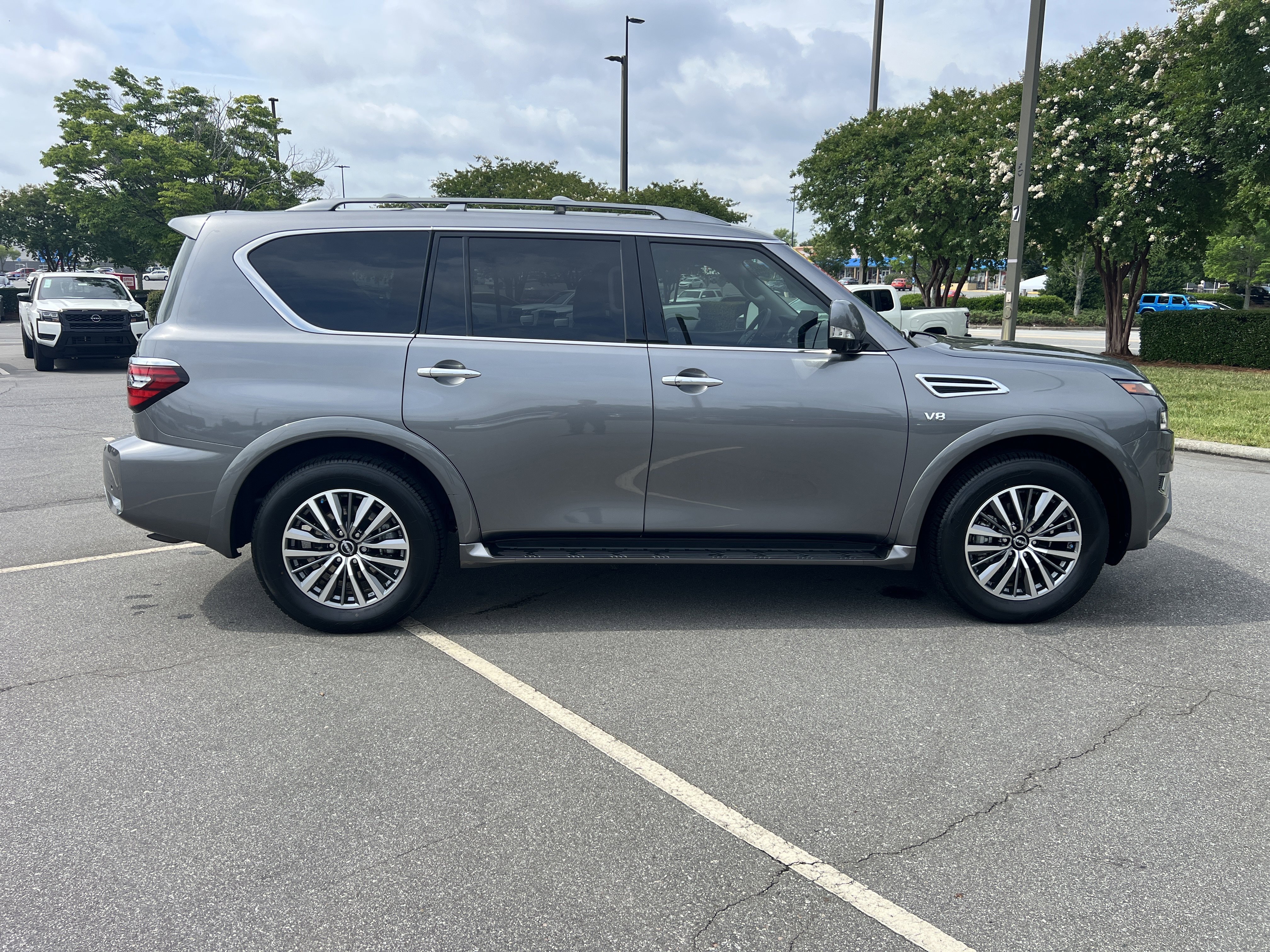 Certified Used 2022 Gun Metallic Nissan SL image 4