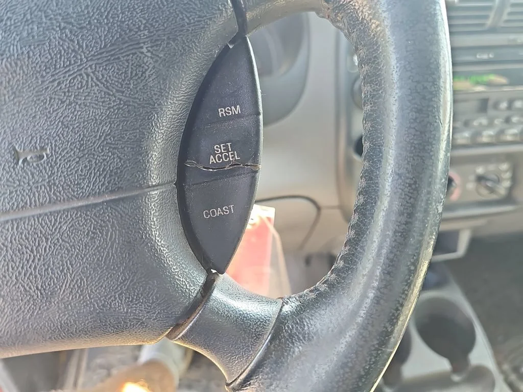 Used 2000 Red Ford XL image 22
