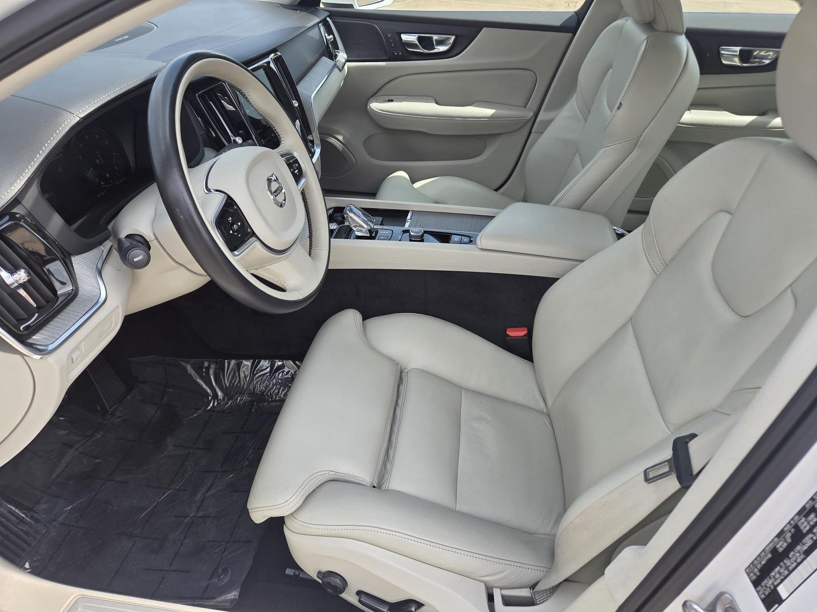 Used 2022 Crystal White Metallic Volvo Inscription image 30