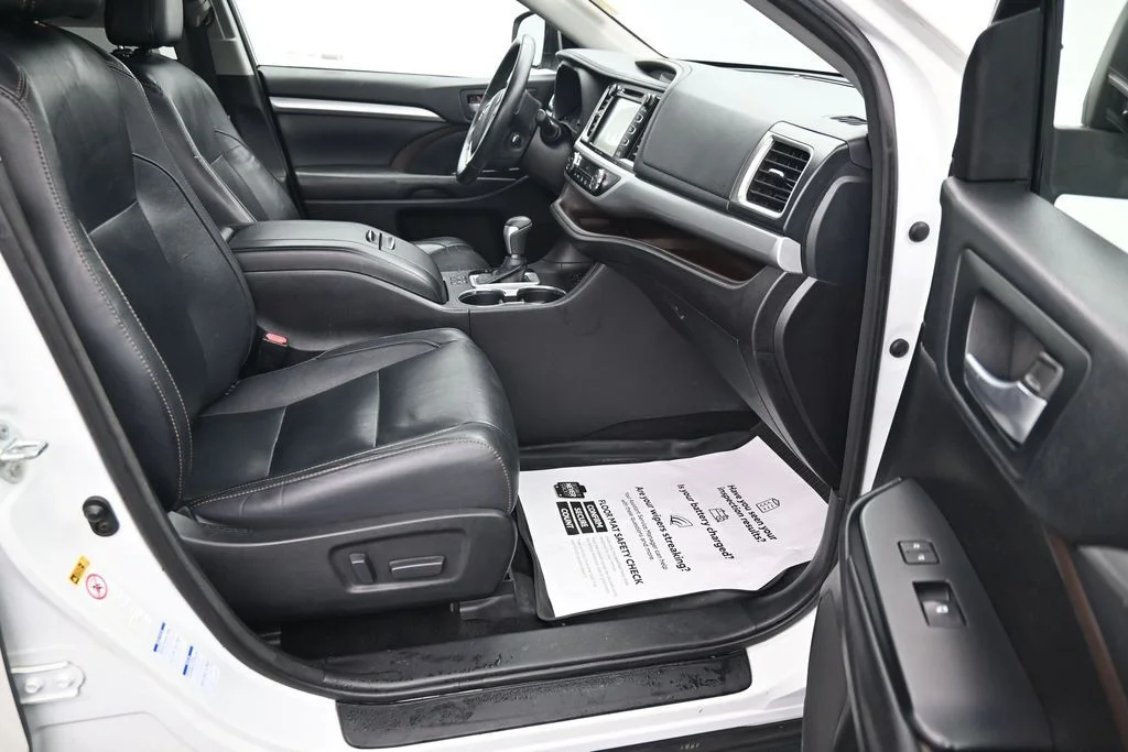 Used 2018 White Toyota XLE image 13