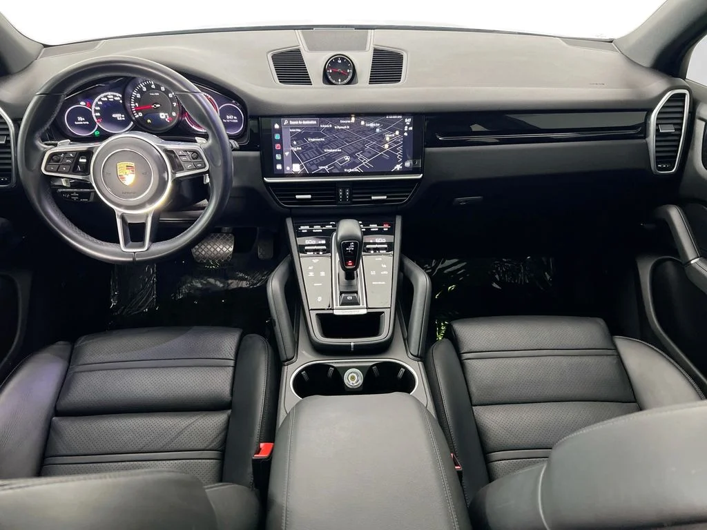 Used 2023  Porsche Base image 25