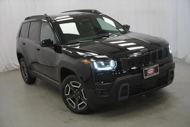 New 2026 Diamond Black Crystal Pearl-Coat Exterior Paint Jeep Limited image 8
