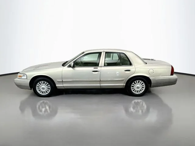 Used 2008 Tan Mercury GS image 4