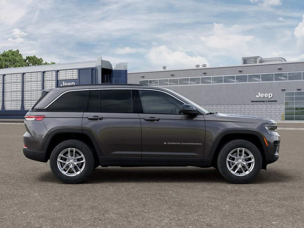 New 2026 Baltic Gray Metallic Clear-Coat Exterior Paint Jeep Laredo X image 21