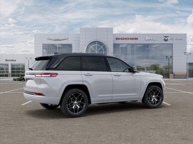 New 2026 Bright White Clear-Coat Exterior Paint Jeep Summit image 4