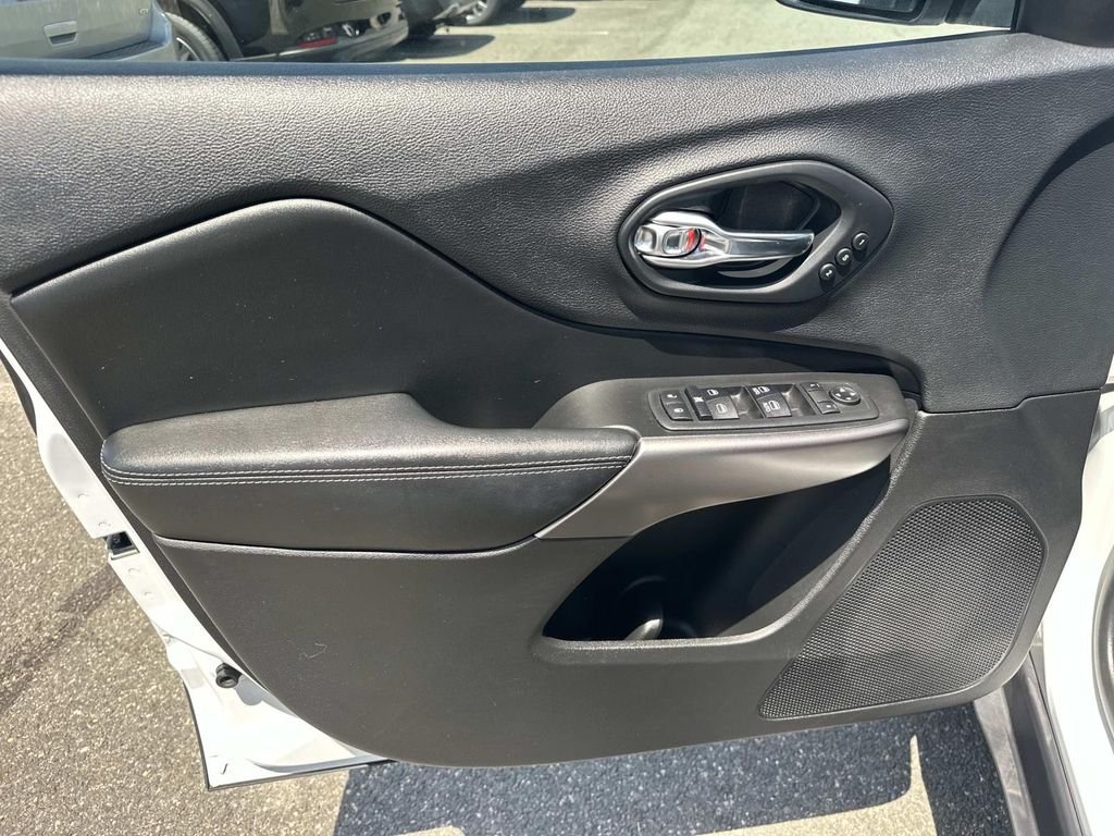 Used 2019 White Jeep Limited image 17
