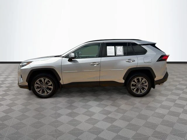 Used 2022 Silver Sky Metallic Toyota Limited image 4
