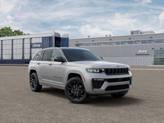 New 2026 Silver Zynith Exterior Paint Jeep Limited Reserve image 3