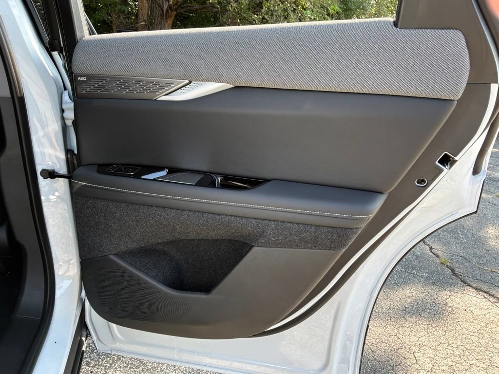 2027 Cadillac OPTIQ Luxury - Photo 35