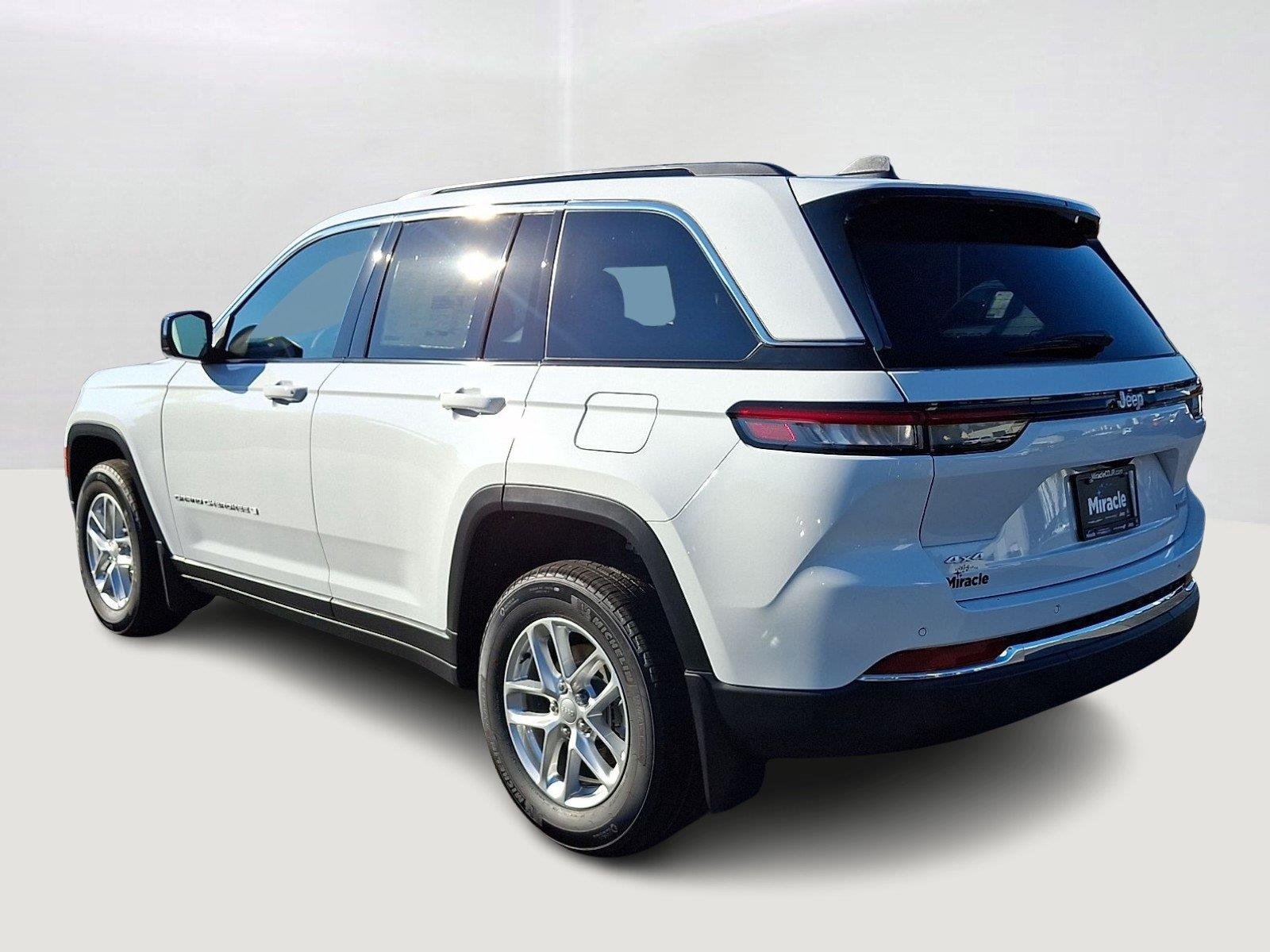 New 2026 Bright White Clearcoat Jeep Laredo X image 4