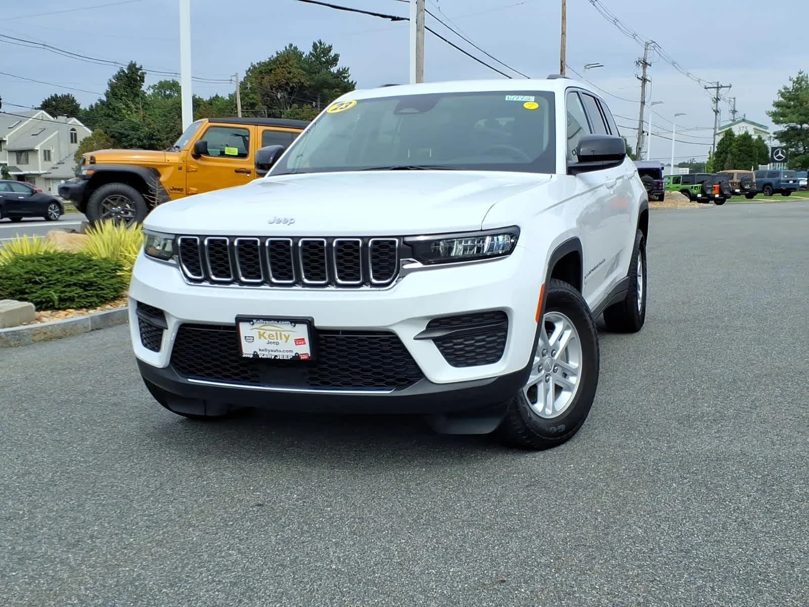 Used 2023 Bright White Clearcoat Jeep Laredo image 2