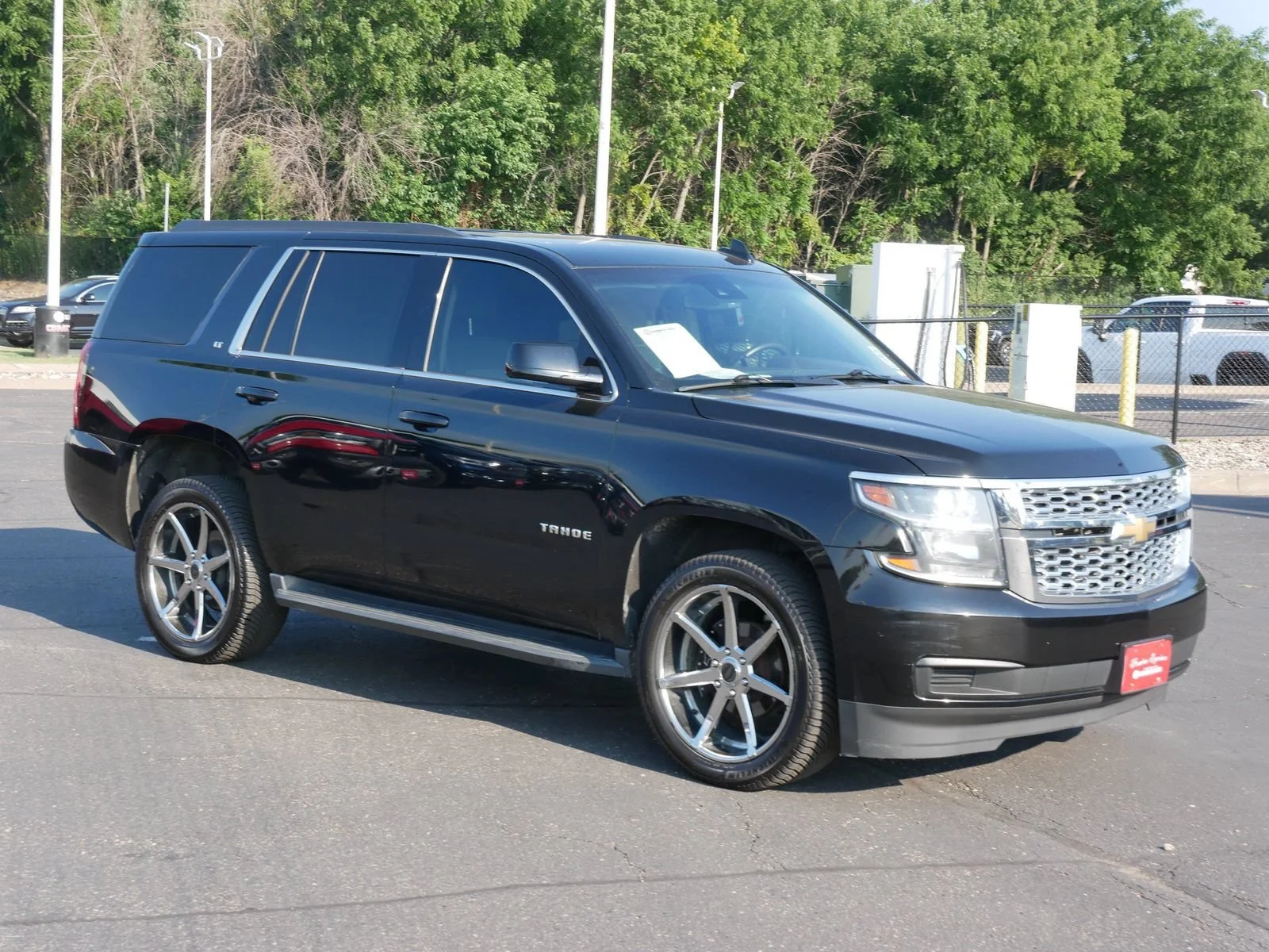Used 2015 Chevrolet Tahoe LT with VIN 1GNSKBKC3FR636168 for sale in White Bear Lake, Minnesota