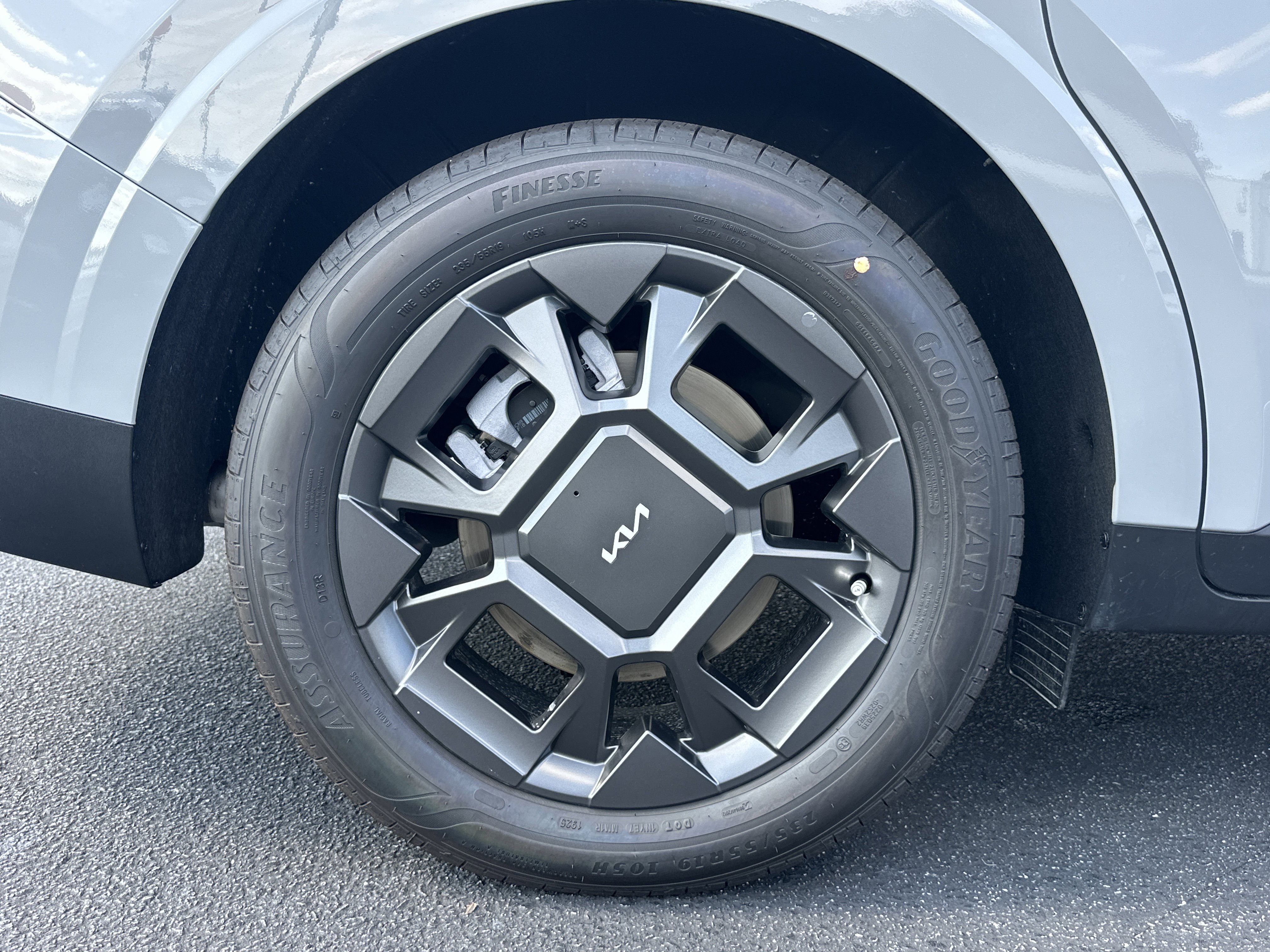 New 2026 Ceramic Silver Kia SX image 18
