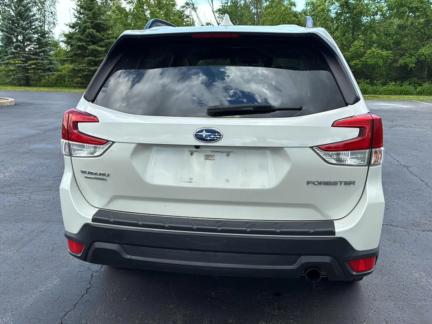 Used 2019 Crystal White Pearl Subaru Limited image 17