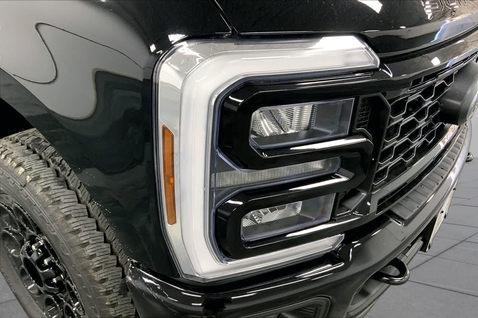 New 2026 Agate Black Metallic Ford F-250® Lariat® image 13
