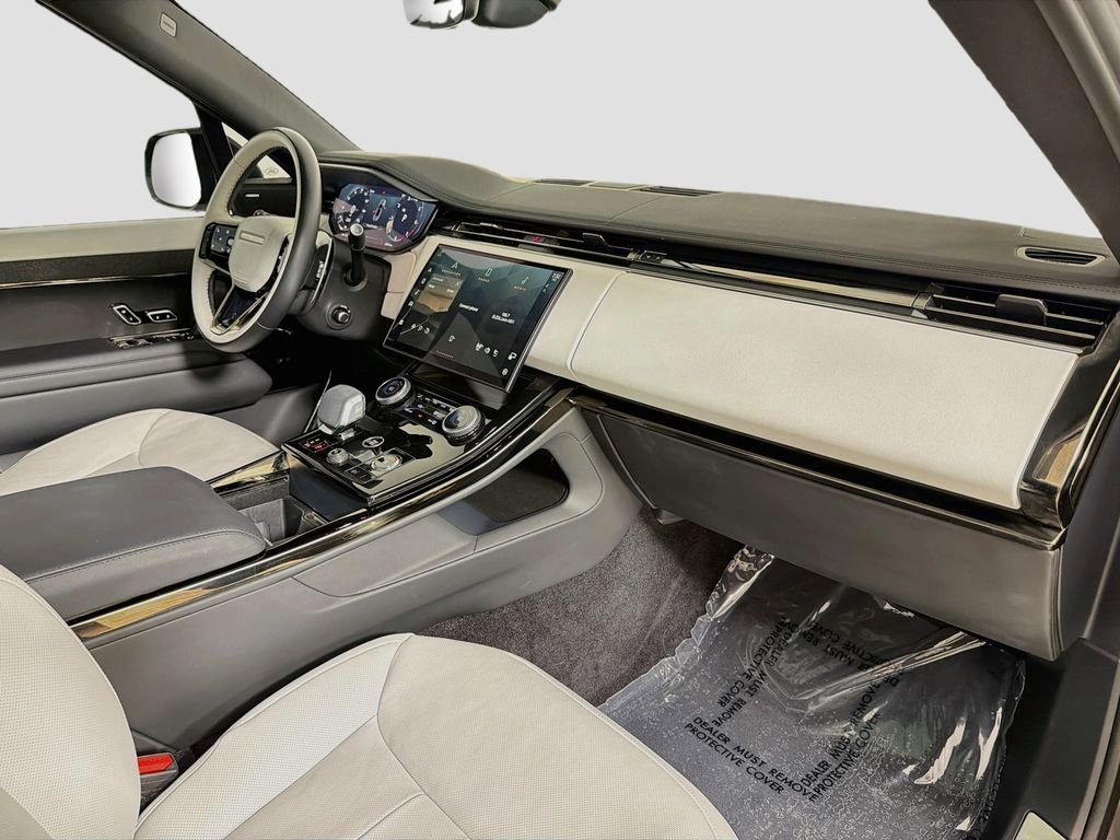 Certified Used 2023  Land Rover SE Dynamic image 32
