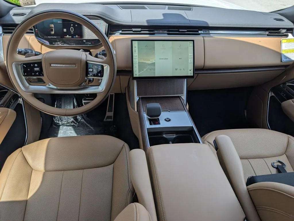 New 2026 Ostuni Pearl White Land Rover SE image 9