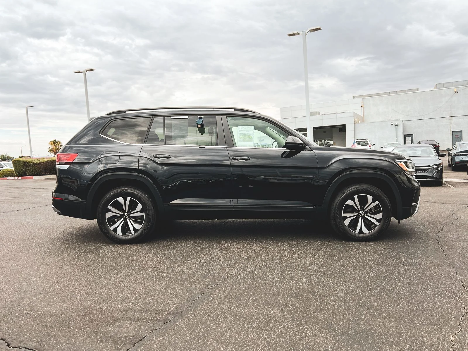 2023 Volkswagen Atlas SE w/Tech - Photo 8
