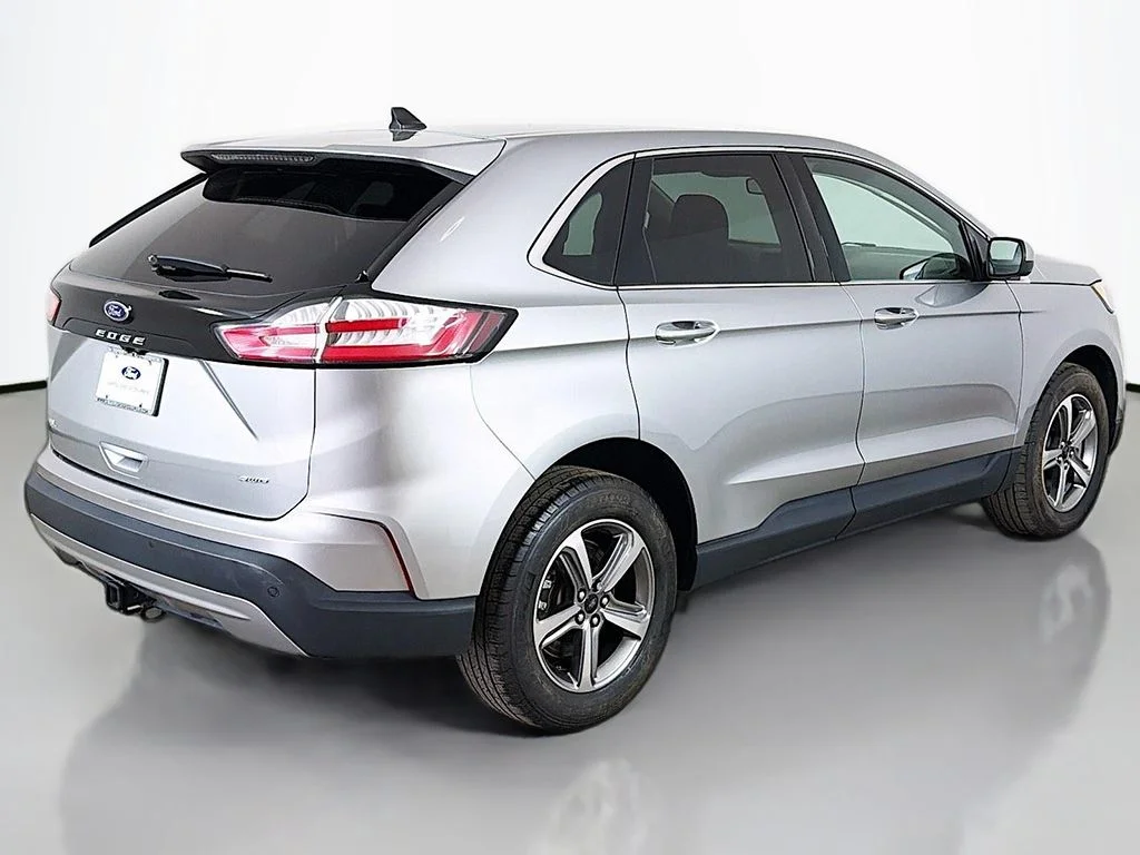 Used 2024 Iconic Silver Metallic Ford SEL image 9