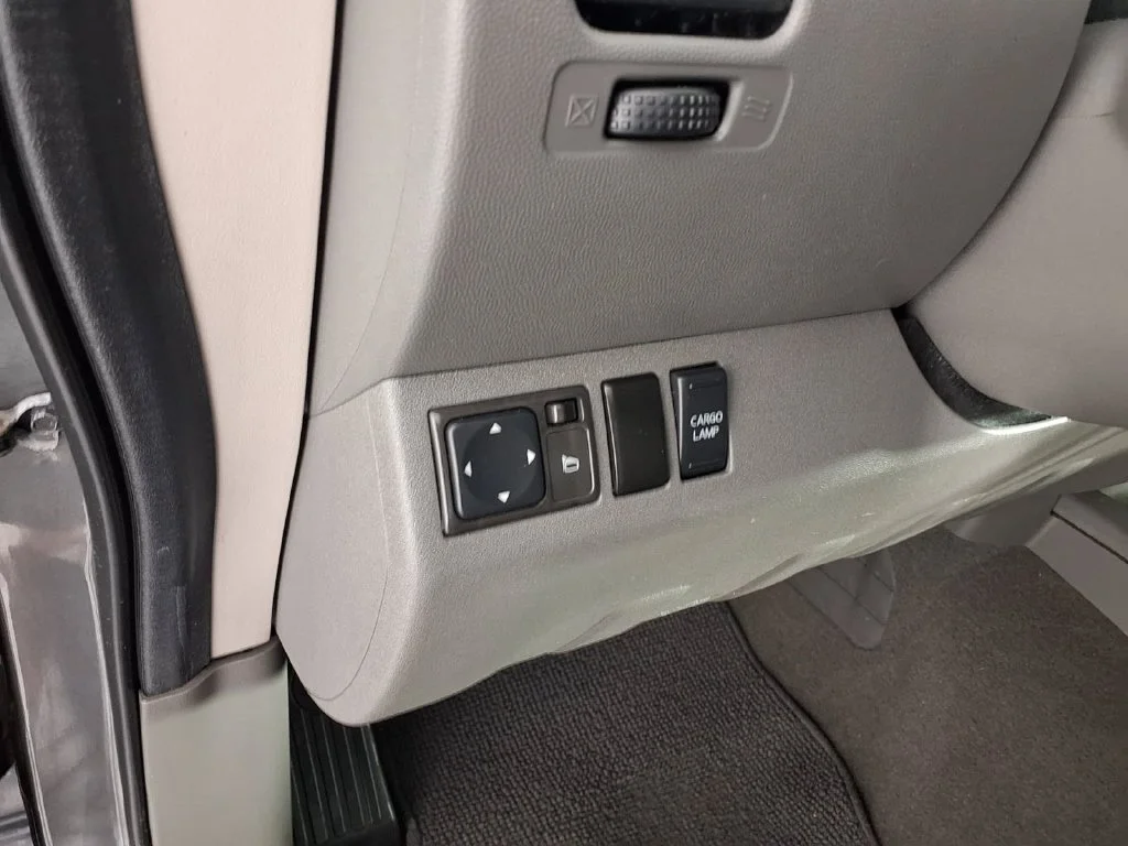 Used 2008 Gray Nissan LE image 16