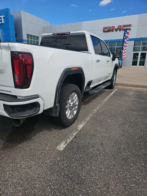 Used 2022 White GMC Denali image 5