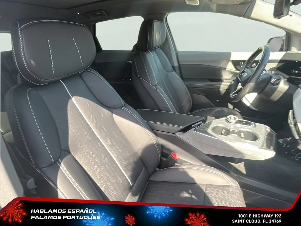 Used 2025 Argent Silver Metallic Cadillac Sport 2 image 33