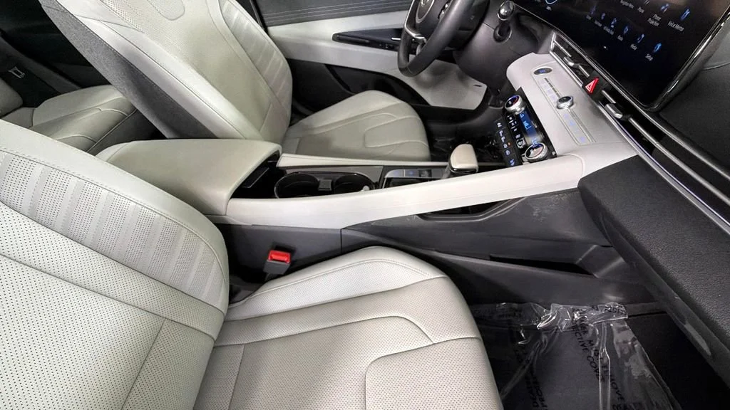 Used 2022 White Hyundai Limited image 36