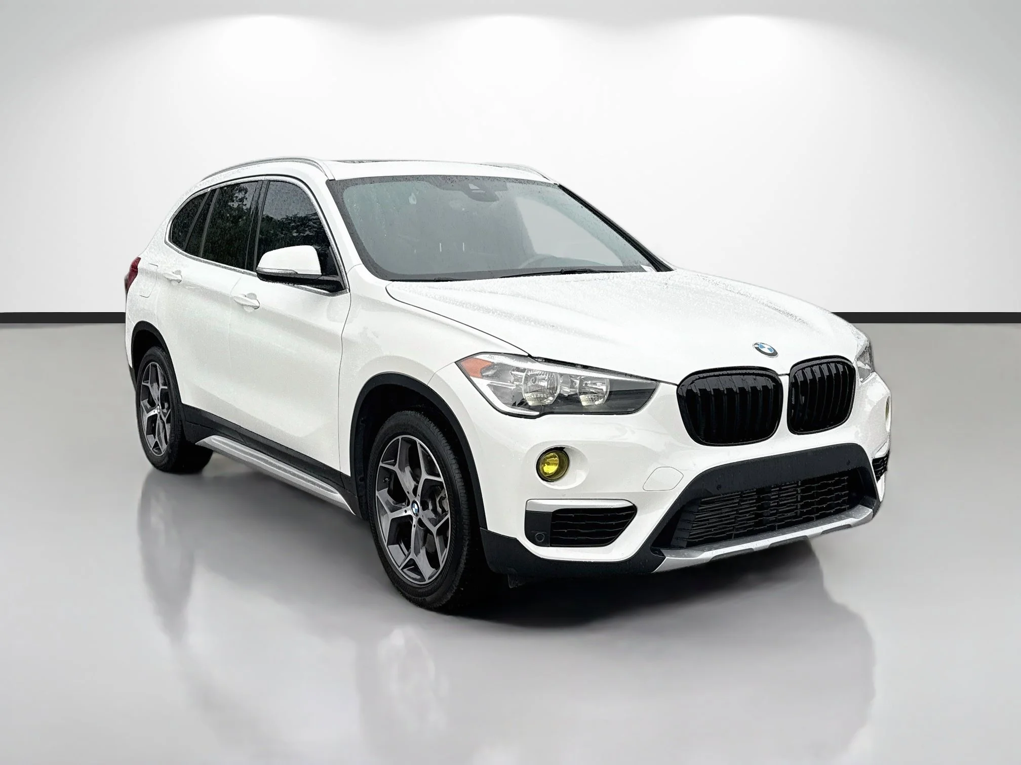 Used 2019 Alpine White BMW sDrive28i image 1