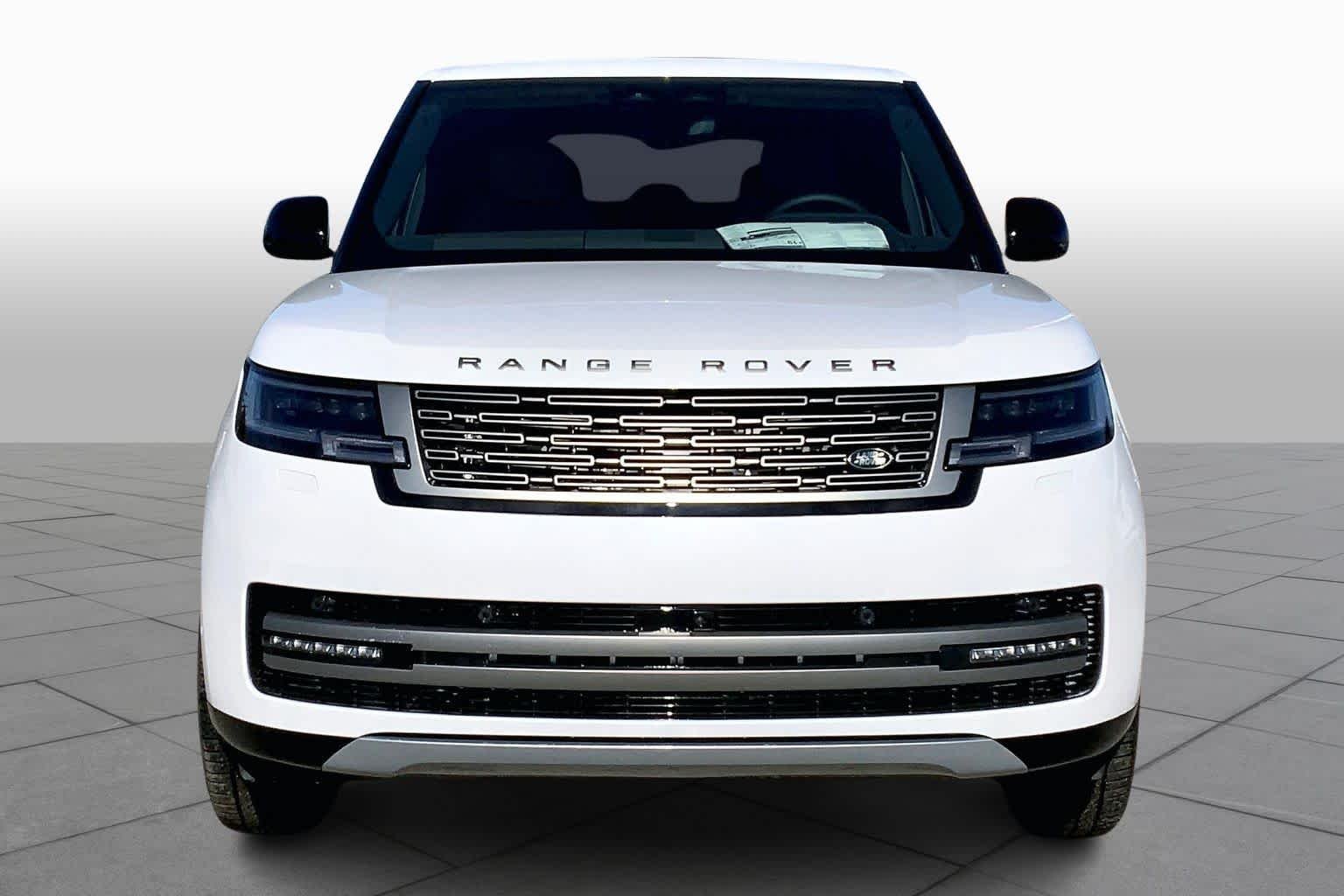 New 2026 Ostuni Pearl White Land Rover SE image 3