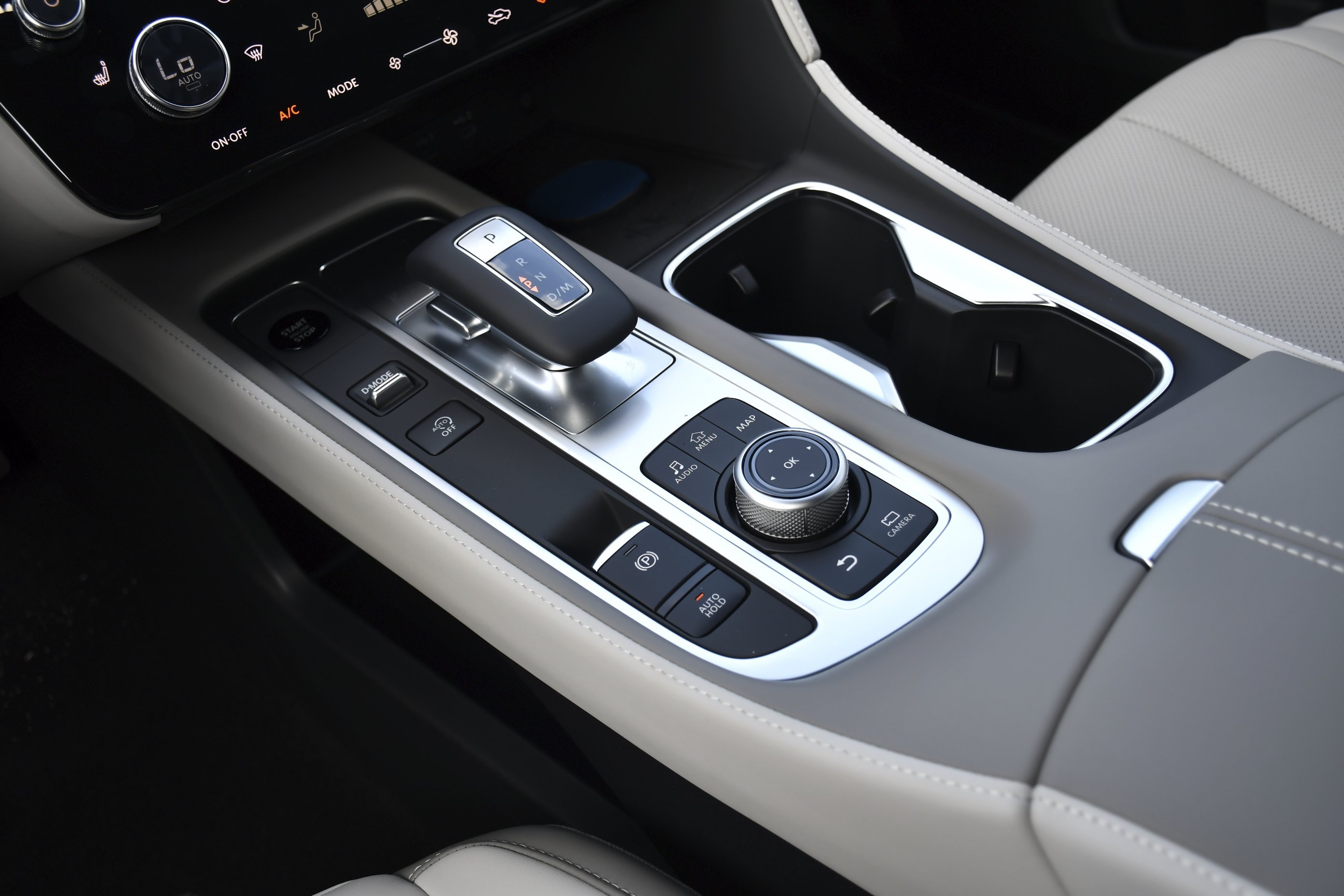 New 2027 GRAPHITE SHADOW INFINITI Luxe AWD image 12