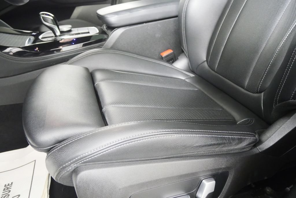 Used 2022 Dark Graphite Metallic BMW xDrive30i image 9