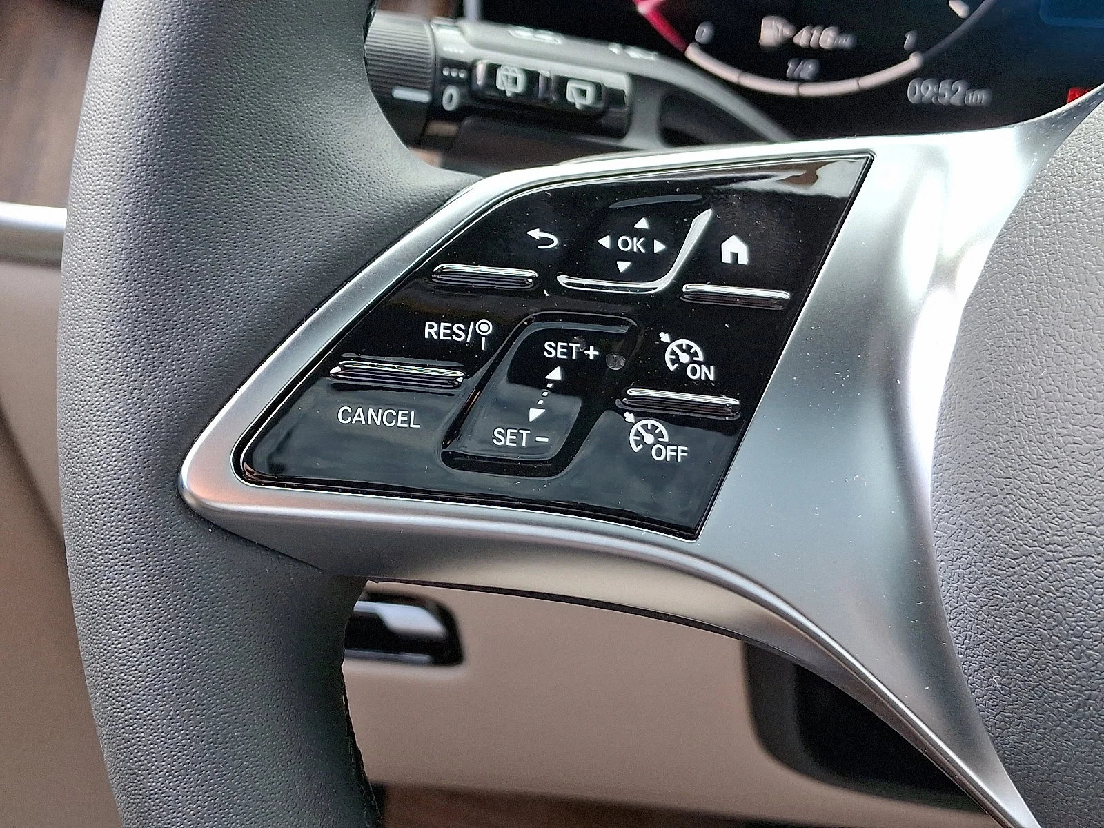 New 2026 Verde Silver Metallic Mercedes-Benz GLC 300 image 12