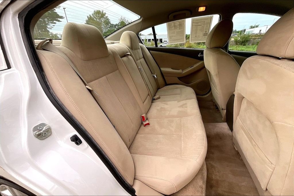 Used 2012 White Nissan 2.5 S image 24