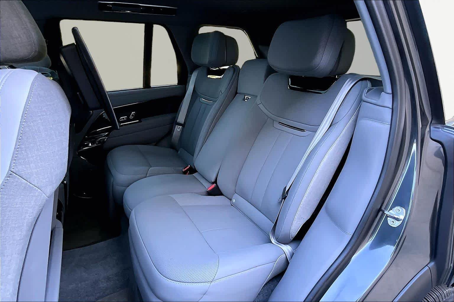 Used 2023 Carpathian Grey Premium Metallic Land Rover SV image 21