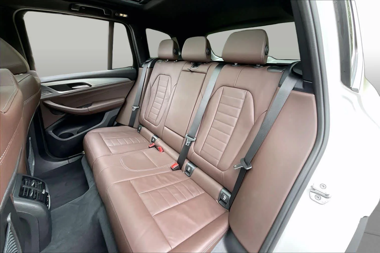 Used 2022 Mineral White Metallic BMW xDrive30i image 39