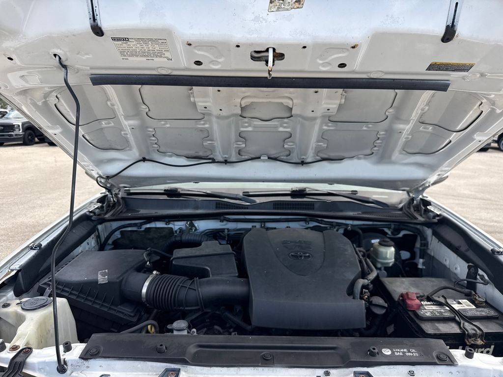 Used 2016 White Toyota SR5 image 27