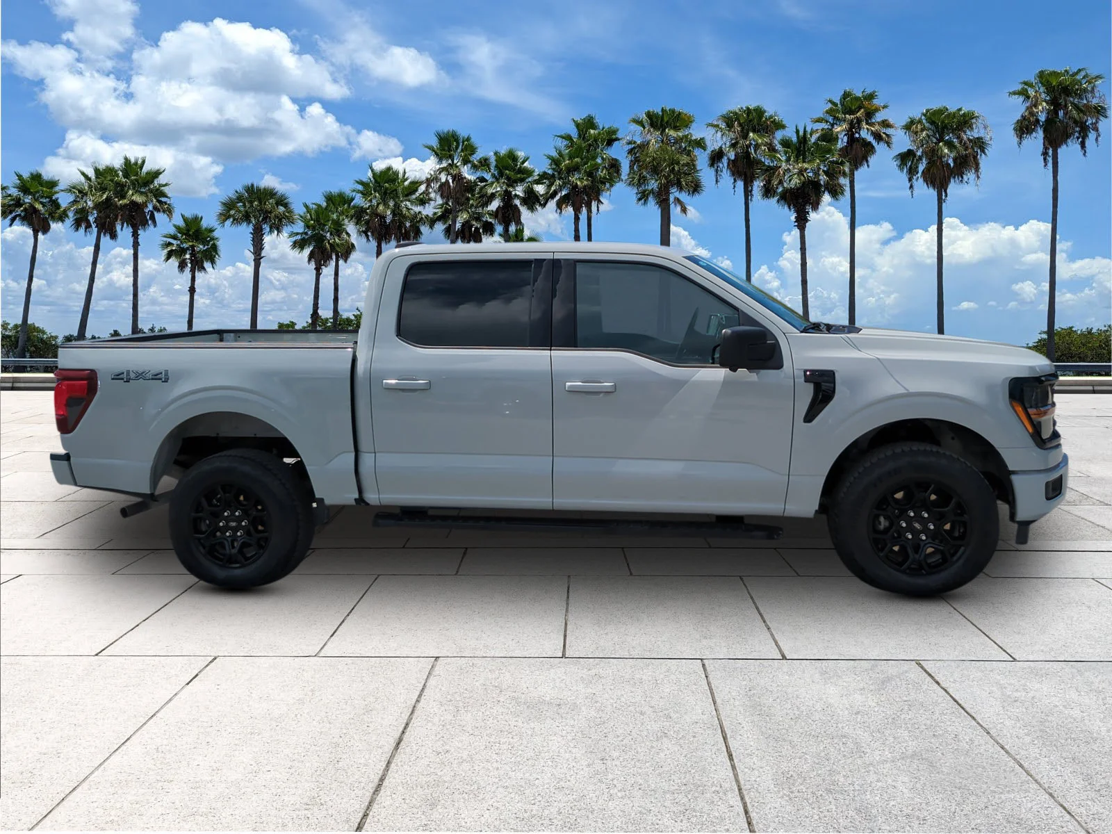 Used 2024 Avalanche Ford XLT image 9