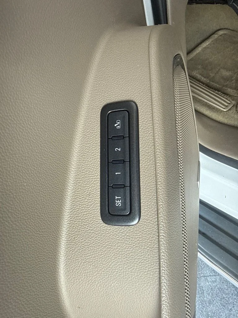 Used 2016 White GMC SLT image 29