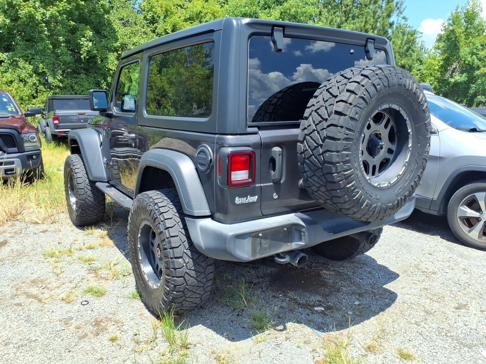 Used 2018 Granite Crystal Metallic Clearcoat Jeep Sport S image 12