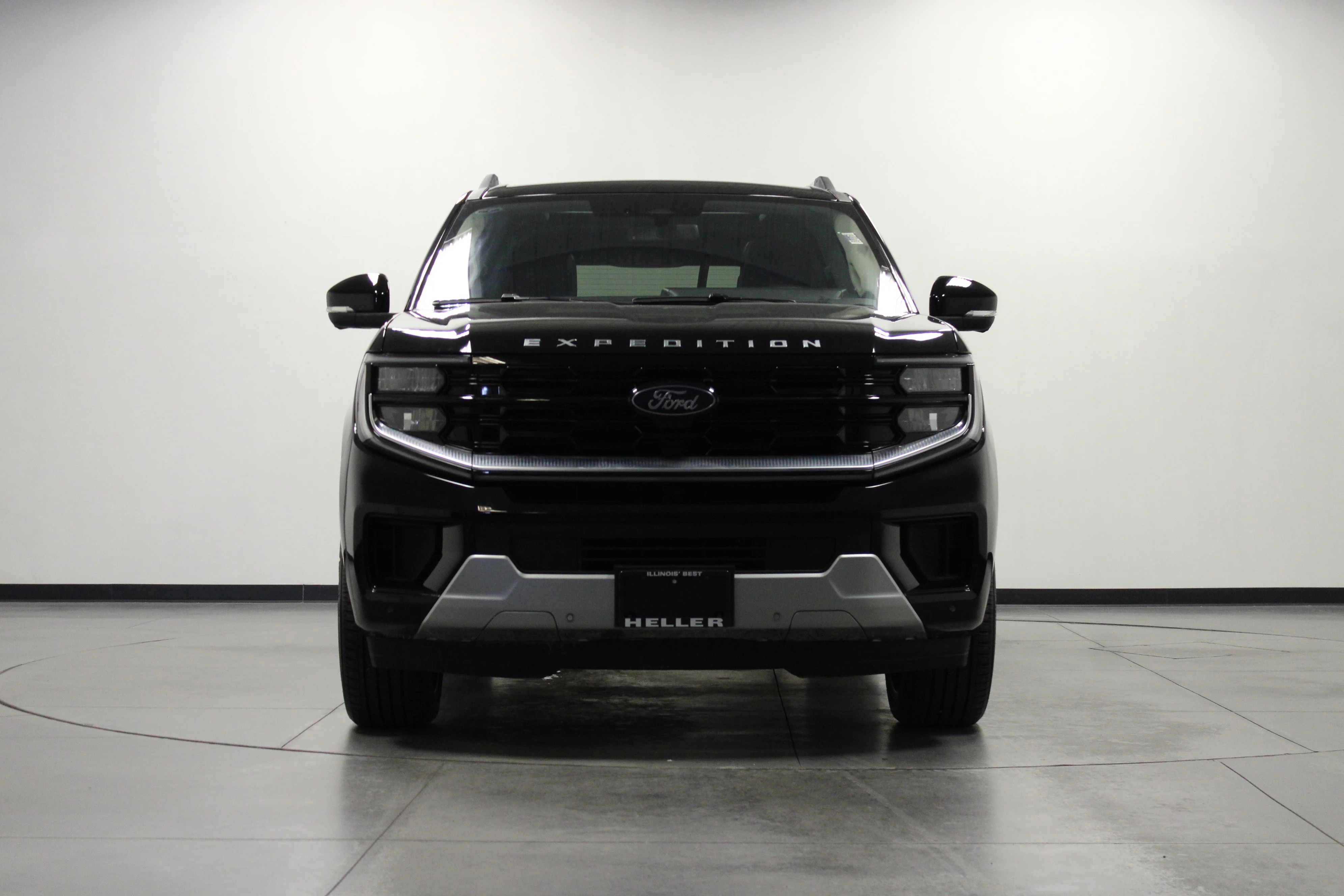 Used 2025 Agate Black Metallic Ford Platinum image 9