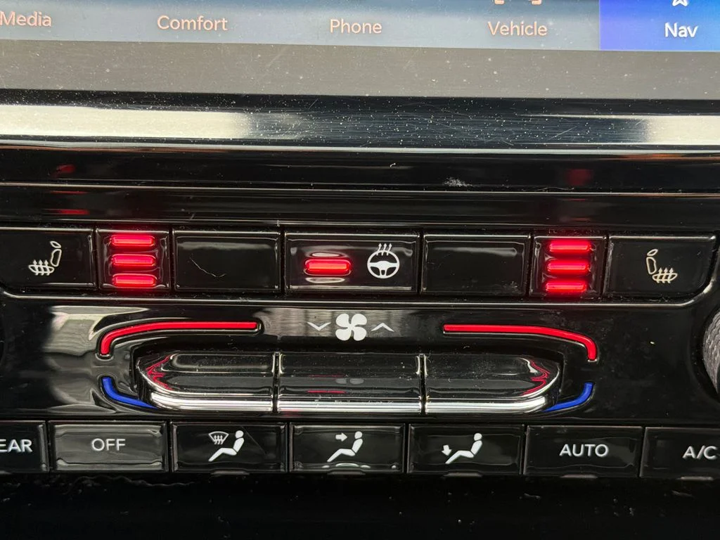 Used 2022 Gray Jeep Limited image 31