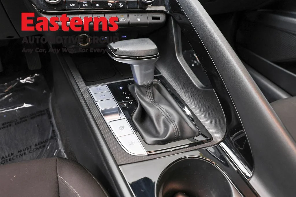 Used 2025 Red Hyundai SEL Convenience image 13