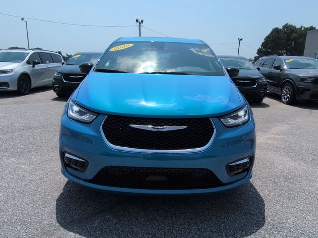 New 2026 Hydro Blue Pearl-Coat Exterior Paint Chrysler Limited image 2