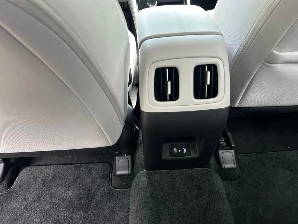 Used 2025 Black Hyundai SEL image 29