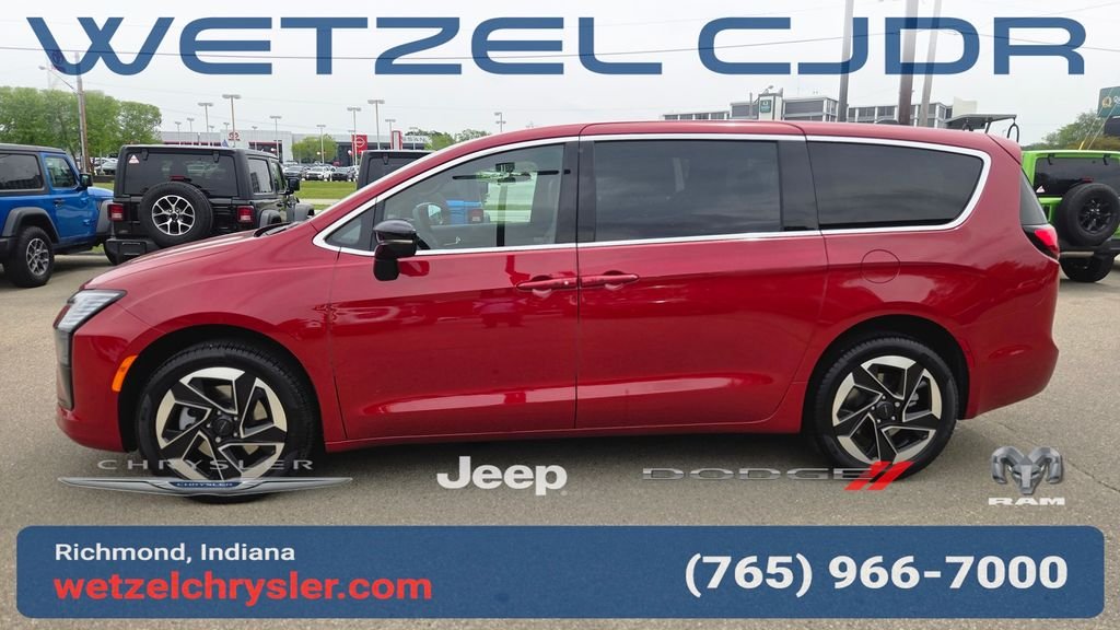 New 2027 Red Hot Pearl-Coat Exterior Paint Chrysler Limited image 4