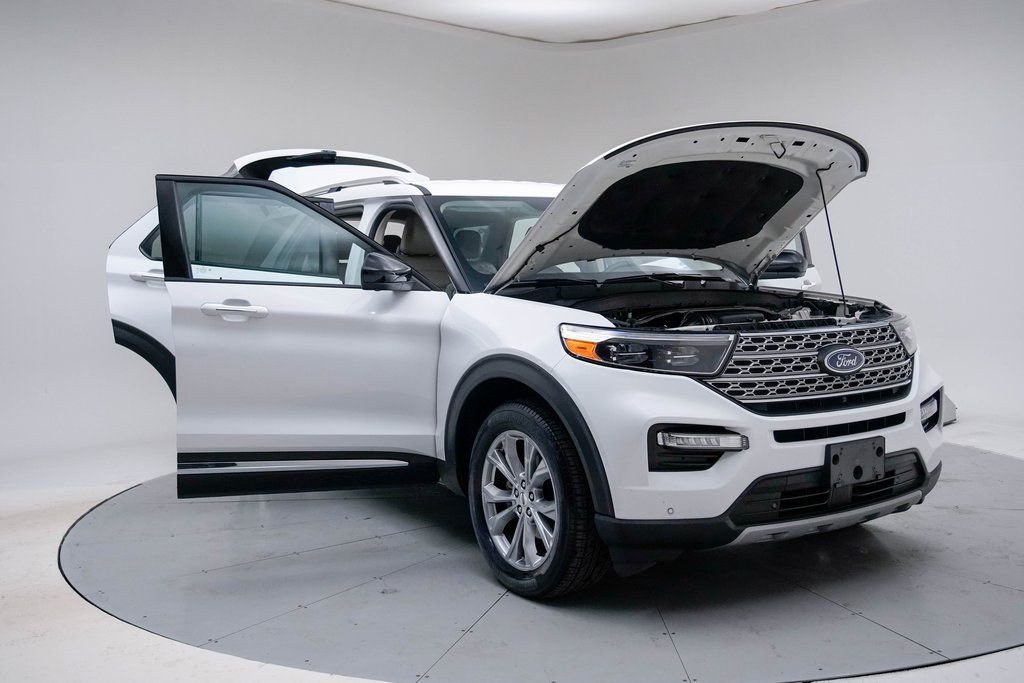 Used 2023 White Ford Limited image 15